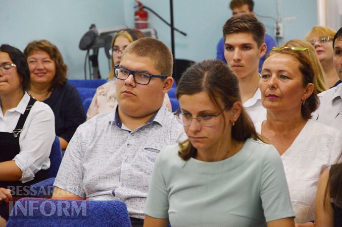 В Килии впервые наградили выпускников-медалистов стипендиями из городского бюджета