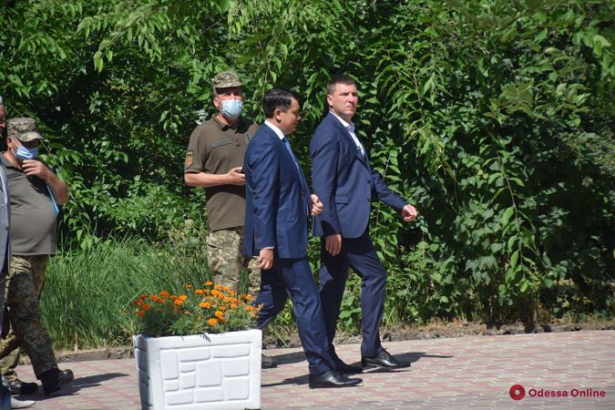 Глава Верховной Рады Разумков в одесском военном госпитале наградил медиков и бойцов ООС (фото, видео)