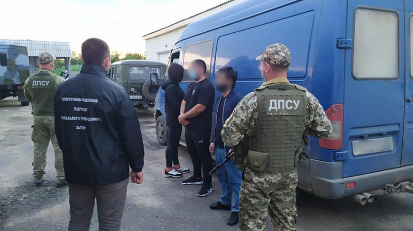 В Одеській області затримали автобус з нелегалами: всі вони мали проблеми з законом