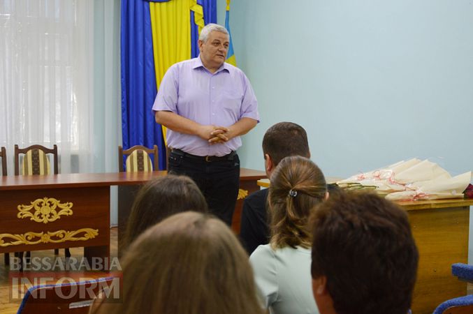 В Килии впервые наградили выпускников-медалистов стипендиями из городского бюджета