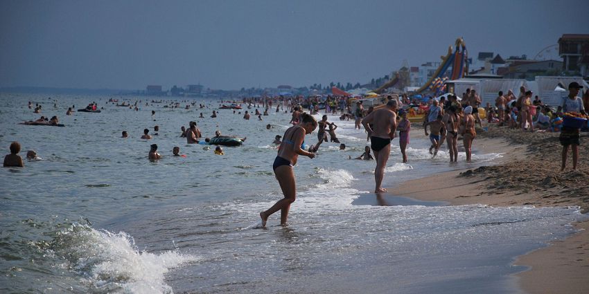 Вода у курортній Затоці не відповідає нормам: купатися не рекомендують