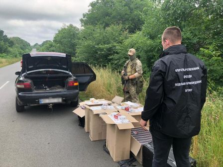 В Одесской области задержали автомобиль с контрабандными сигаретами