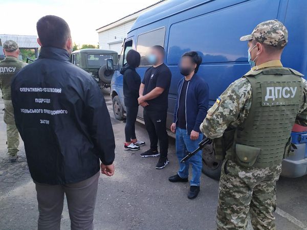 Одесская область: границу с Молдовой в одном микроавтобусе пытались пересечь 3 нарушителя