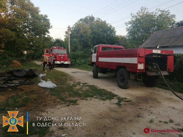 Тушили больше трех часов: в Одесской области дотла сгорело сенохранилище