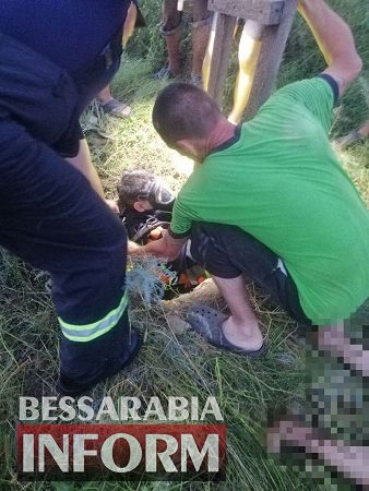 Снова открытый колодец: в Белгород-Днестровском районе из 10 метровой ямы достали тела отца и его 9-летнего сына