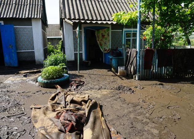 В Одеській області злива вимила плитку на вулиці Пушкінській
