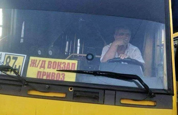 Водитель одесской маршрутки оскорблял и зажал руку матери детей-инвалидов за неоплаченный проезд