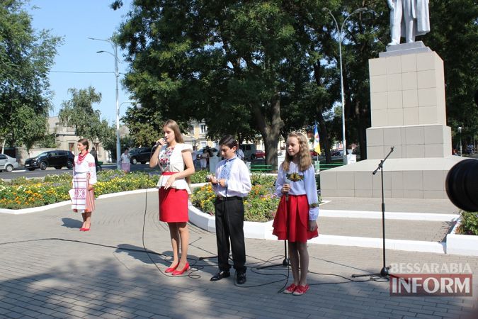 В Измаиле торжественно отметили День независимости Украины и пронесли огромный флаг
