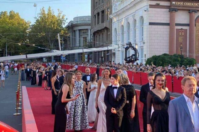 Светский выход: как прошла церемония открытия Одесского кинофестиваля 2021