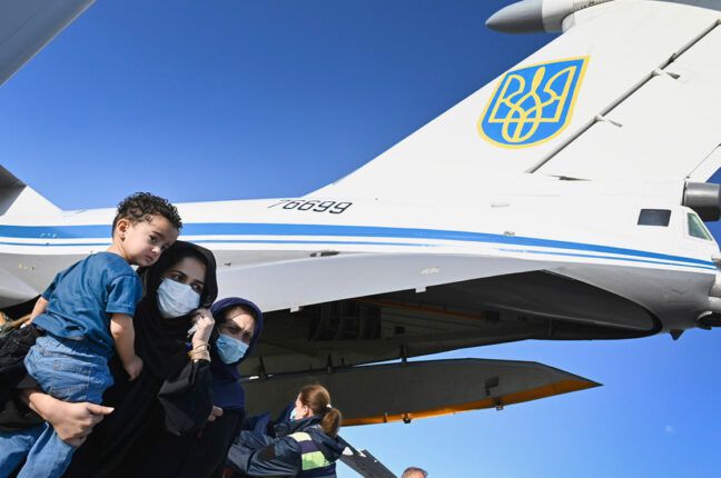 Платят золотом и валютой: кого вывозит украинский борт из Афганистана