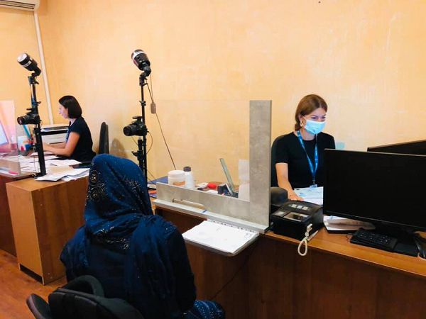 В Одессу прибыли эвакуированные афганцы: среди них ребенок, рожденный в аэропорту Кабула