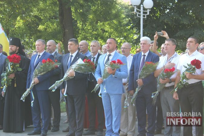 В Измаиле торжественно отметили День независимости Украины и пронесли огромный флаг