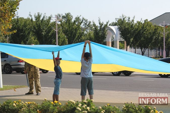 В Измаиле торжественно отметили День независимости Украины и пронесли огромный флаг