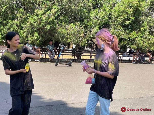 Праздник всех цветов радуги: в парке Шевченко состоялся зажигательный ColorFest-2021 (фото, видео)