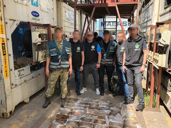 На Одещині прикордонники знову виявили кокаїн в контейнері з еквадорськими бананами