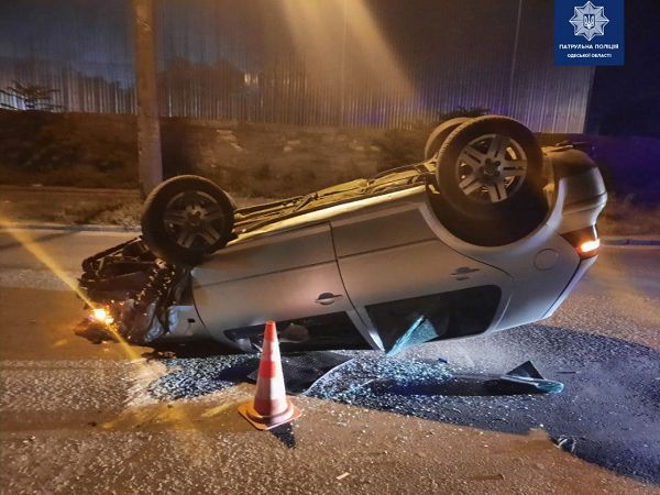 ДТП в Малиновському районі: водія авто з травмами доставлено в лікарню (фото)