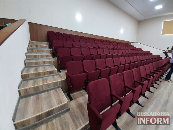 Турецкий подарок бессарабским гагаузам: Котловина похвастала роскошным ДК перед губернатором Одесской области
