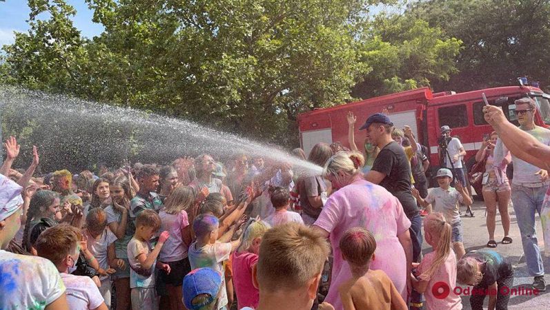 Праздник всех цветов радуги: в парке Шевченко состоялся зажигательный ColorFest-2021 (фото, видео)