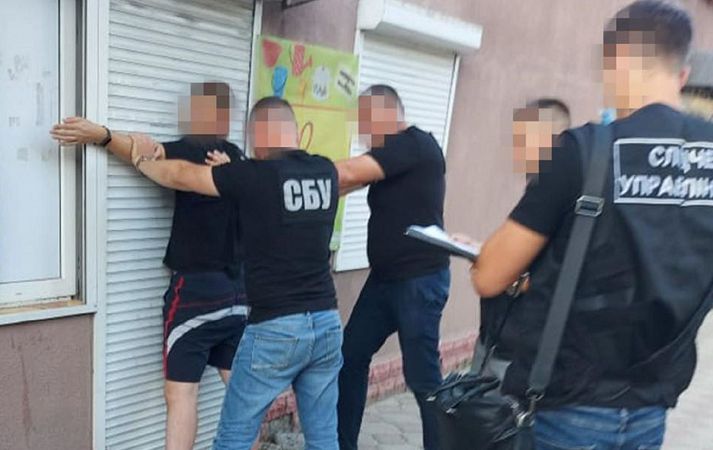В Одессе чиновника подозревают в «торговле» надбавками для военных из ООС