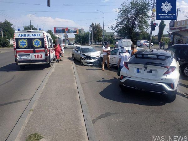 В Одессе пьяный водитель Mazda спровоцировал ДТП и предлагал патрульным взятку