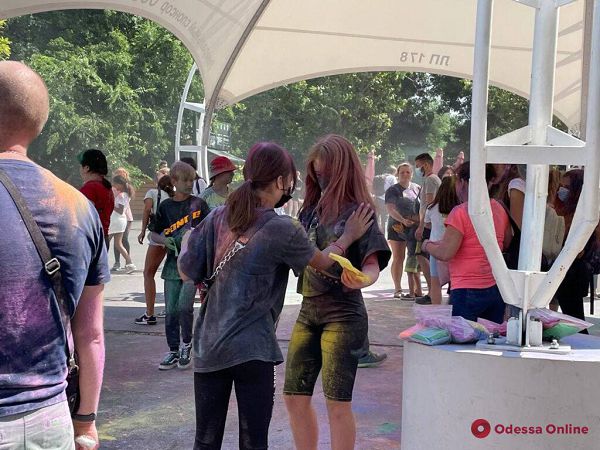 Праздник всех цветов радуги: в парке Шевченко состоялся зажигательный ColorFest-2021 (фото, видео)