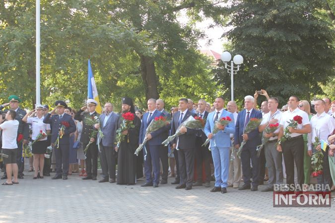 В Измаиле торжественно отметили День независимости Украины и пронесли огромный флаг