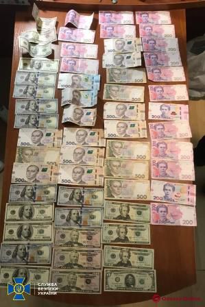 В Одессе сотрудник исполнительной службы погорел на взятке