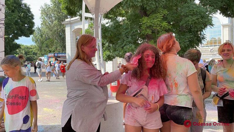 Праздник всех цветов радуги: в парке Шевченко состоялся зажигательный ColorFest-2021 (фото, видео)