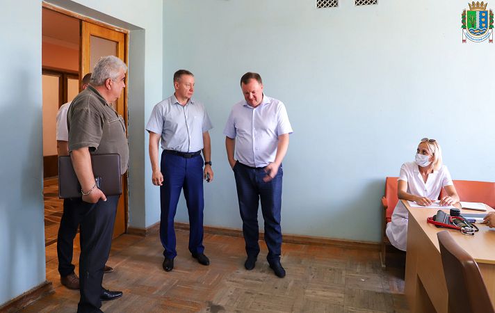 Зампред Одесской ОГА в ходе визита в Измаил озвучил ожидаемые показатели по вакцинации. К осени в городе откроют дополнительные прививочные центры
