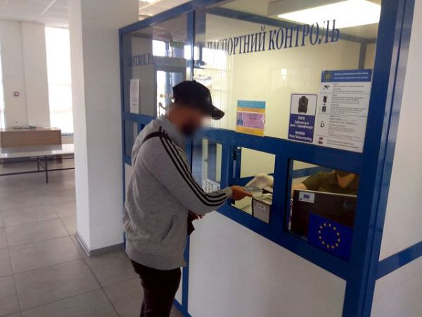Вчера в Одесской области выявили двух «транзитников» с фальшивыми паспортами