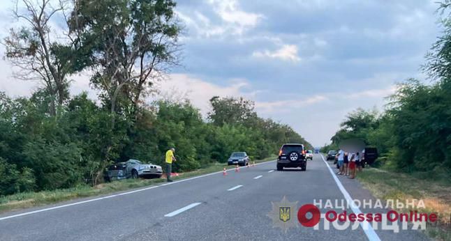 На трассе Одесса-Рени BMW влетел в дерево – водитель погиб