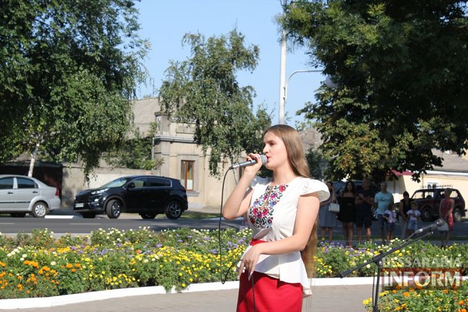 В Измаиле торжественно отметили День независимости Украины и пронесли огромный флаг