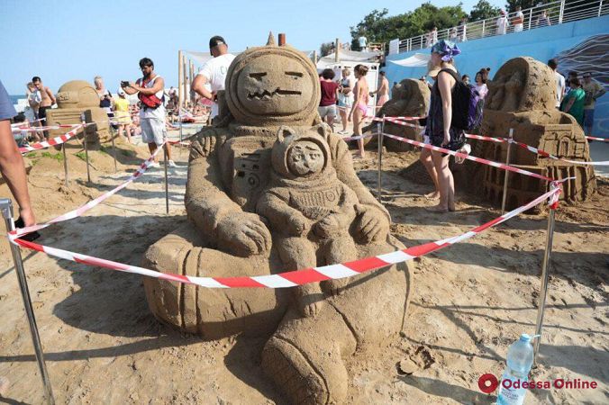 В Одессе прошел пятый фестиваль скульптур из песка Sand Fest (фото)