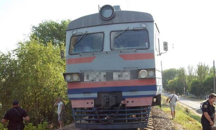 В Затоке местный житель бросился под электричку