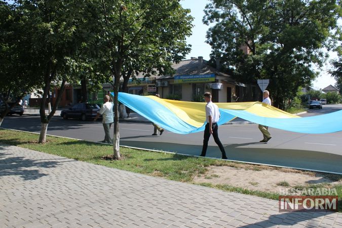 В Измаиле торжественно отметили День независимости Украины и пронесли огромный флаг