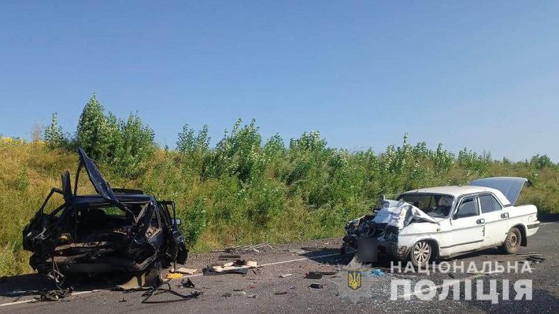 ДТП на Одещині: автівку розірвало навпіл, одна людина травмована