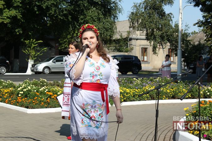 В Измаиле торжественно отметили День независимости Украины и пронесли огромный флаг