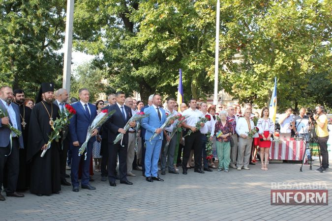 В Измаиле торжественно отметили День независимости Украины и пронесли огромный флаг