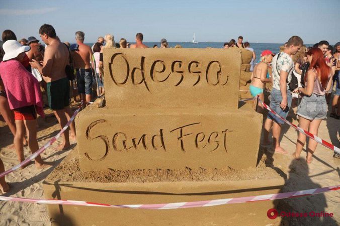 В Одессе прошел пятый фестиваль скульптур из песка Sand Fest (фото)