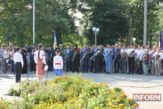 В Измаиле торжественно отметили День независимости Украины и пронесли огромный флаг