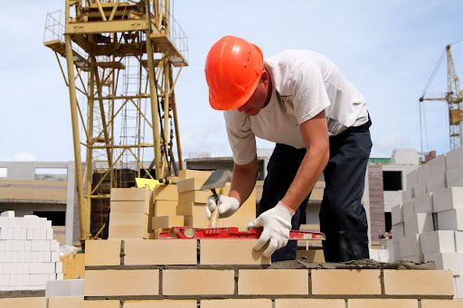 Эксперты прогнозируют рост зарплат у строителей