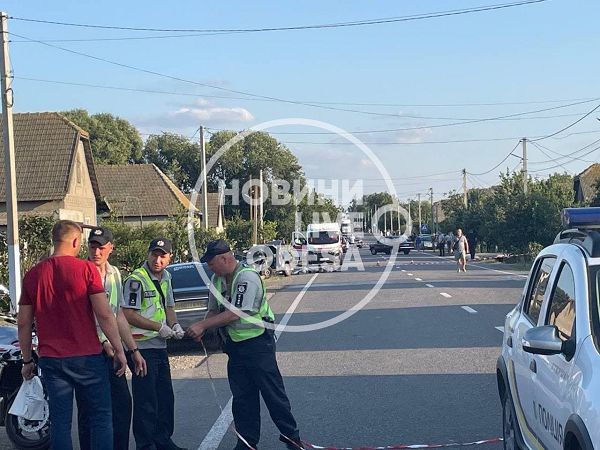 На Одещині службова автівка поліції вилетіла у кювет: троє чоловіків померли на місці