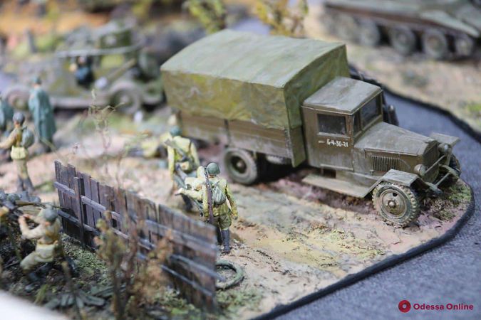 К 80-летию начала героической обороны Одессы на 411-й батарее открылась выставка военной миниатюры (фото)