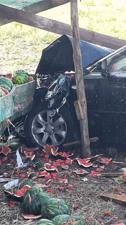 Под Одессой автоледи врезалась в ларек с арбузами, пострадал продавец (ФОТО, ВИДЕО)