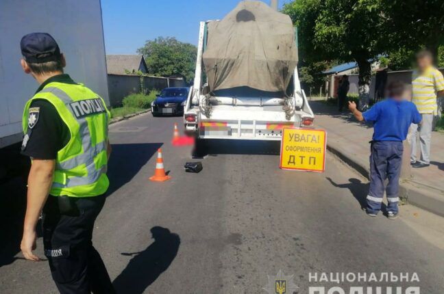В Одессе мусоровоз переехал женщину