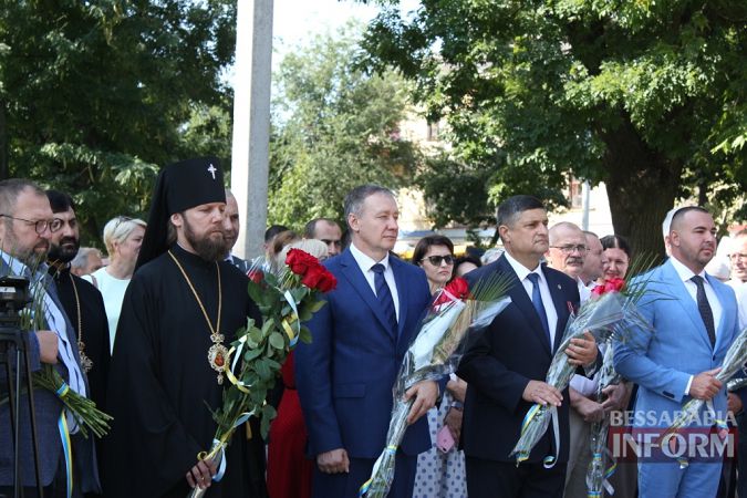 В Измаиле торжественно отметили День независимости Украины и пронесли огромный флаг
