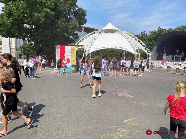 Праздник всех цветов радуги: в парке Шевченко состоялся зажигательный ColorFest-2021 (фото, видео)