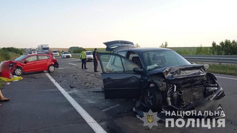 На трасі Київ-Одеса зіштовхнулися три автівки: травмувалися троє людей