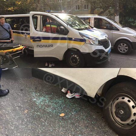 Рятували поліцейського: одесити побили службове авто – фото з місця