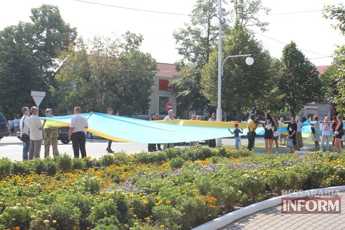 В Измаиле торжественно отметили День независимости Украины и пронесли огромный флаг